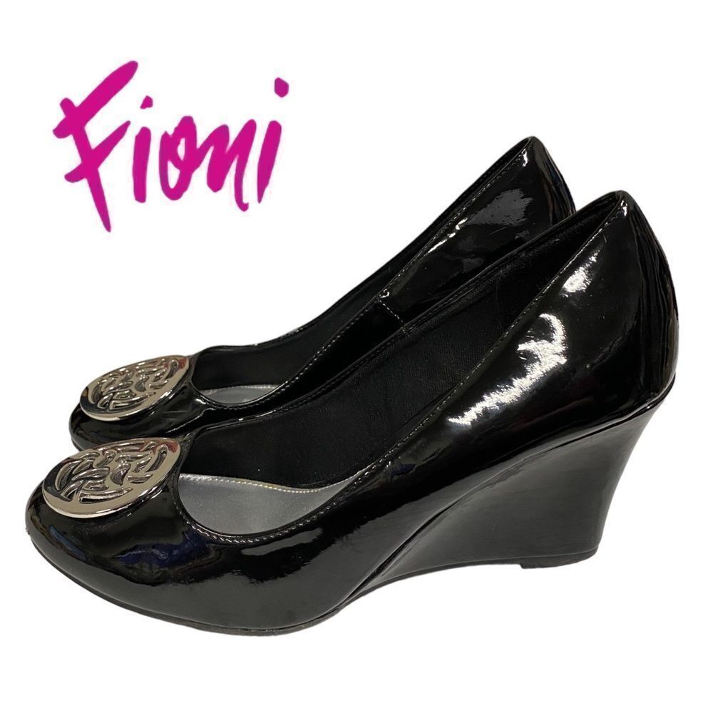 Fioni Women's Black Patent Silver Medallion Wedges 5.5
